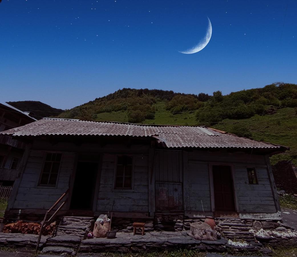 Raul Lushnu Darbaz Bed and Breakfast Μέστια Εξωτερικό φωτογραφία