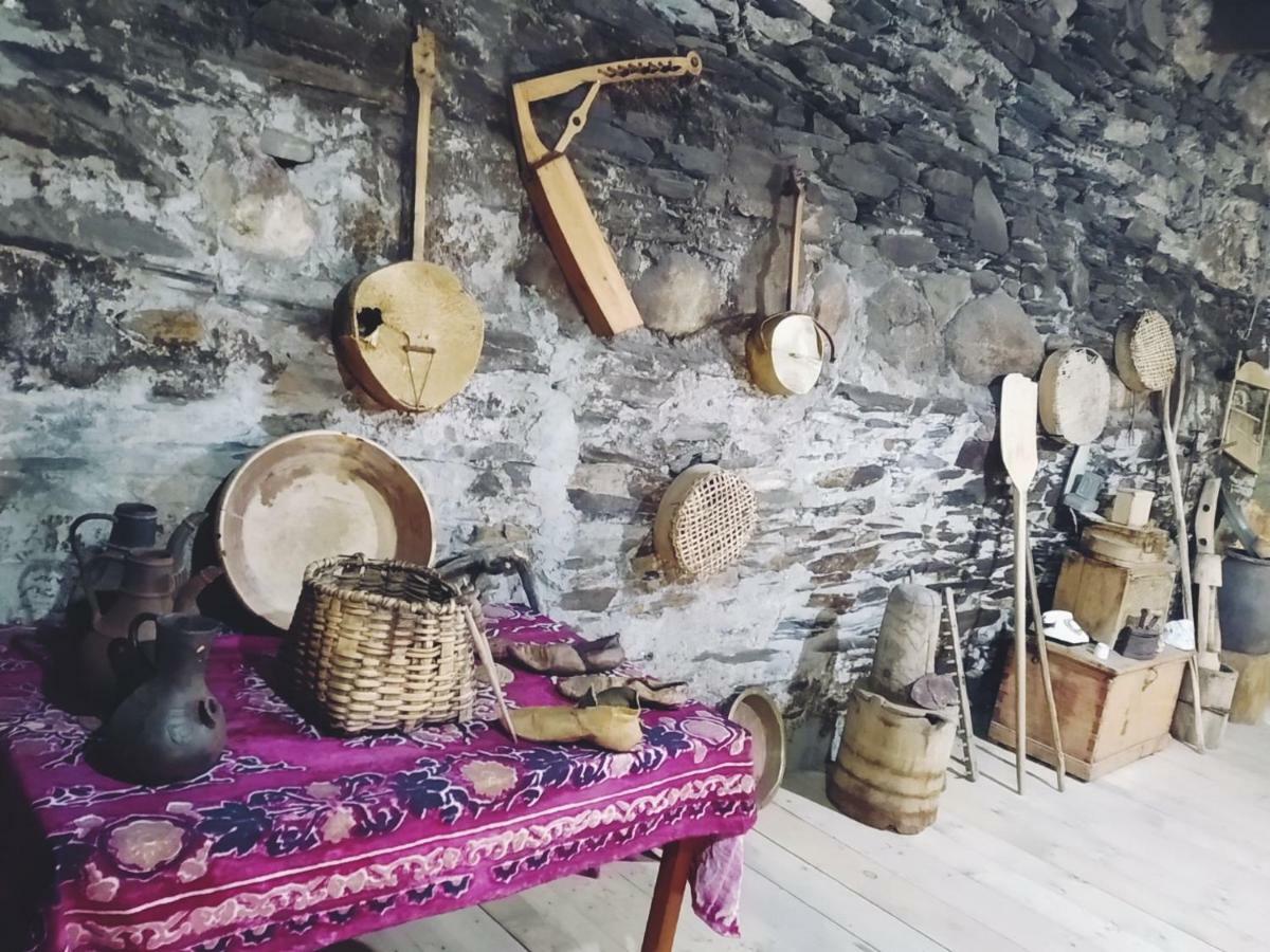 Raul Lushnu Darbaz Bed and Breakfast Μέστια Εξωτερικό φωτογραφία