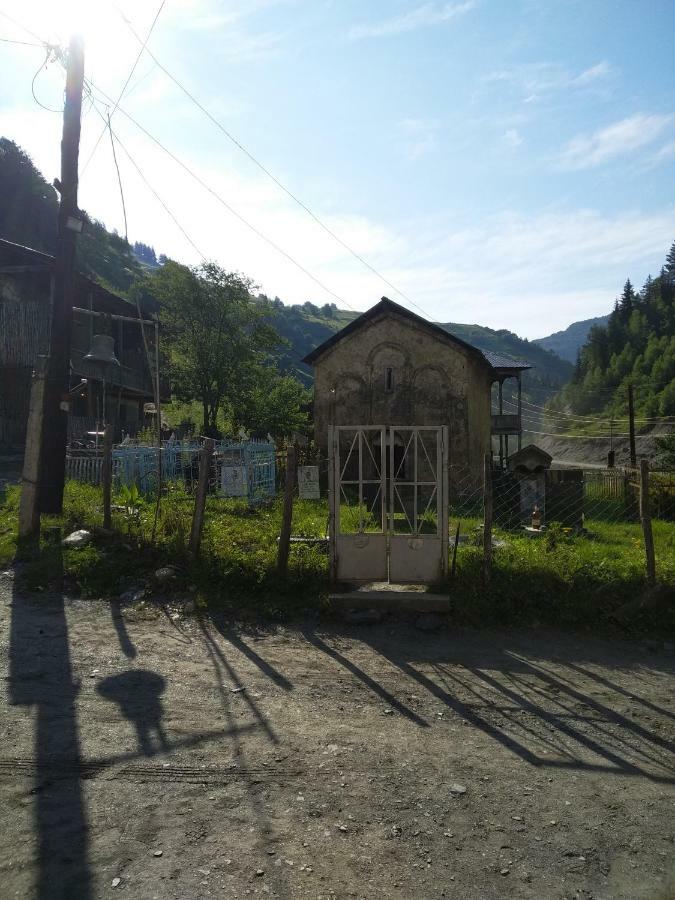 Raul Lushnu Darbaz Bed and Breakfast Μέστια Εξωτερικό φωτογραφία