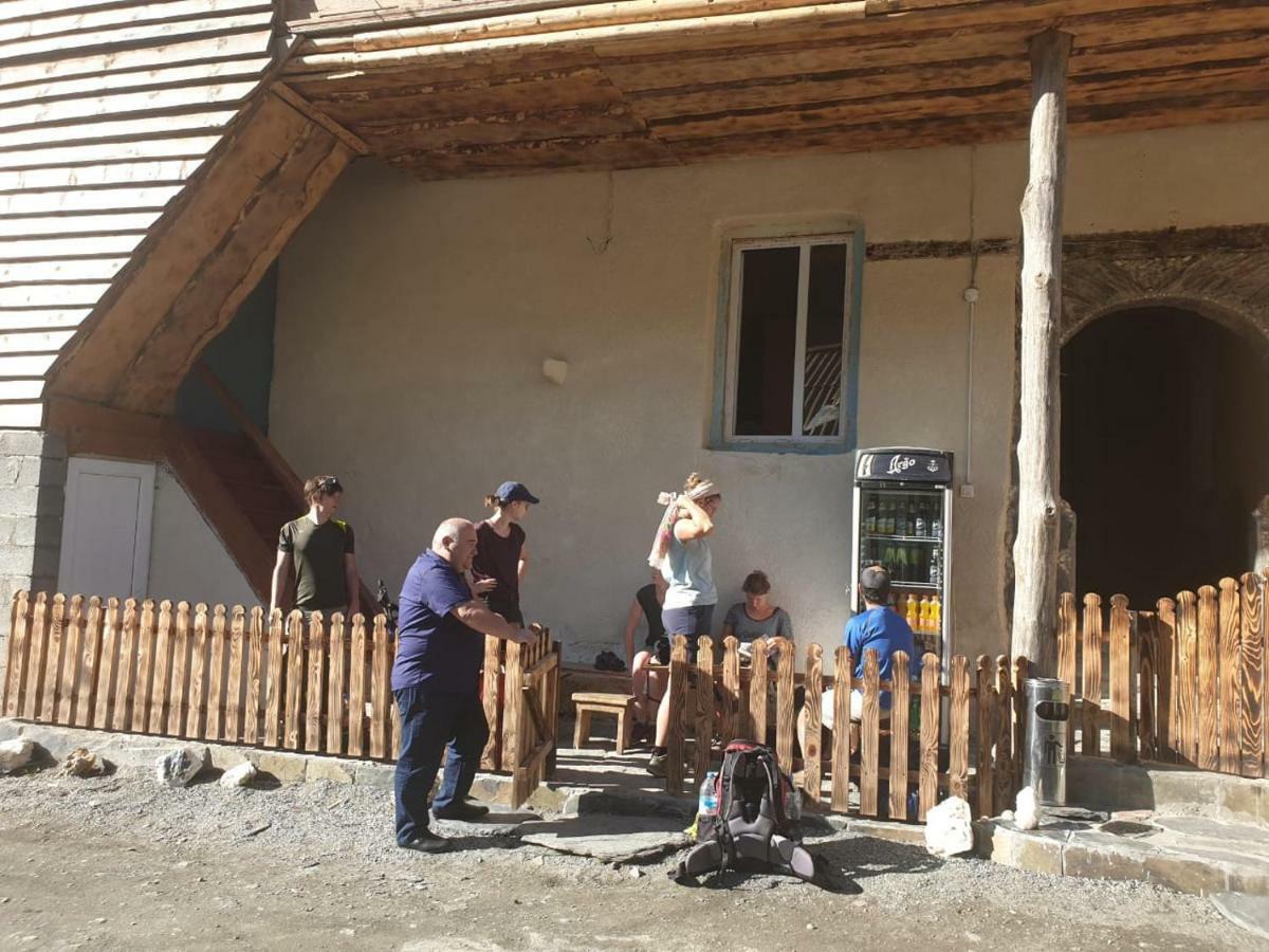 Raul Lushnu Darbaz Bed and Breakfast Μέστια Εξωτερικό φωτογραφία